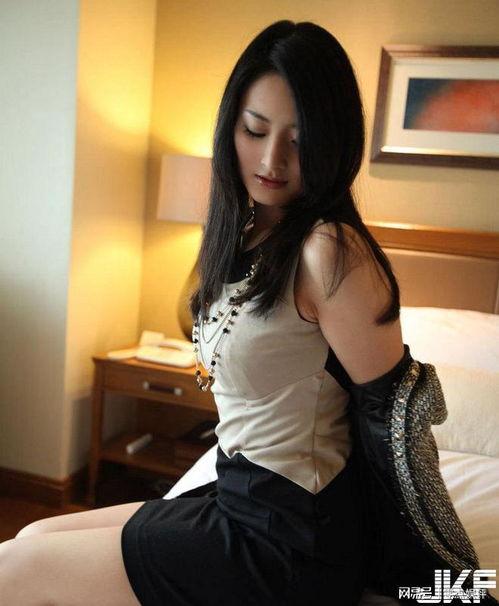 竹内纱里奈视频,魅力四溢的日本女神，视频中的时尚风采