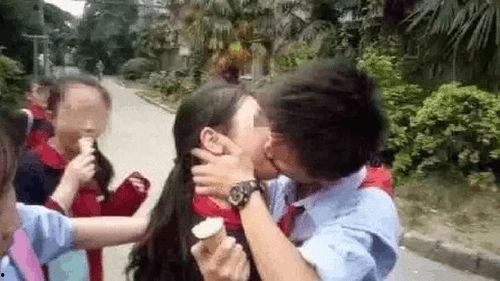 学生亲嘴视频,揭秘学生亲嘴视频背后的故事