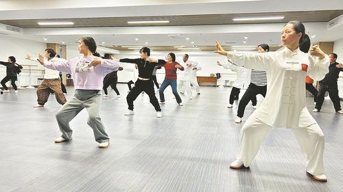 八段锦健身操视频,轻松入门，养生塑形两不误