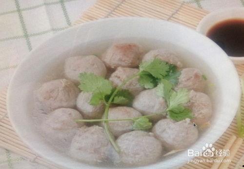 牛肉丸子的做法视频,牛肉丸子的家常做法，口感弹牙，美味可口