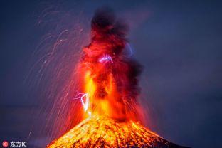 火山喷发视频,熔岩喷涌，天地变色