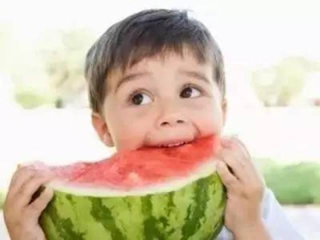 幼儿园园长爆料吃瓜,揭秘幼儿园内幕，吃瓜群众惊呼不已！