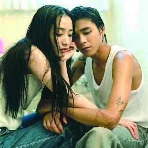 男同亲吻视频,揭秘男同亲吻视频背后的情感纠葛