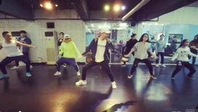 开饭了舞蹈视频,动感节奏下的美食诱惑