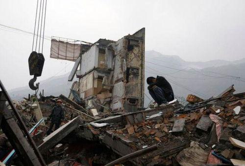 四川大地震视频,生死瞬间，人间大爱