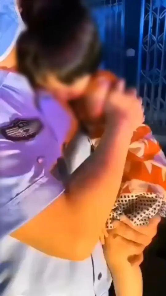 公园摸下身吃奶视频,摸下身吃奶画面引发众怒