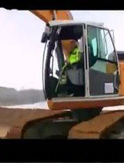 钩机表演视频,演绎工程之美