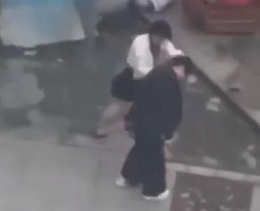 二男一女视频,温馨瞬间尽收眼底