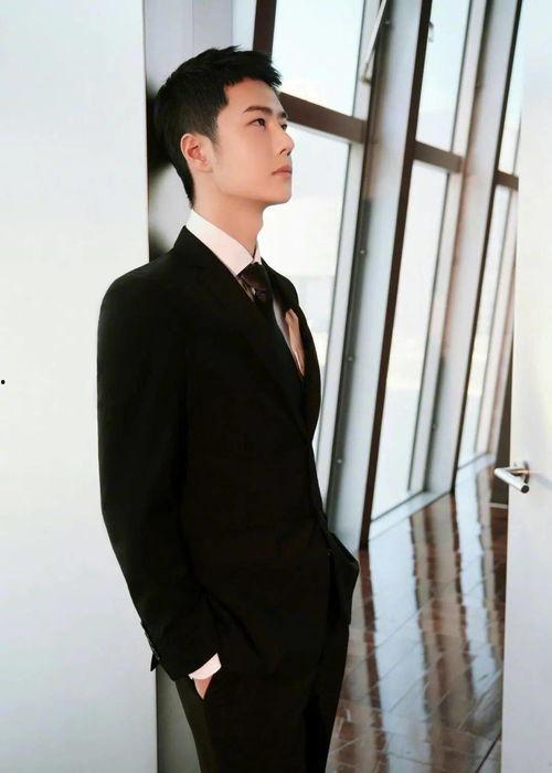 吃瓜爆料王一博王源图片,兄弟情深还是另有隐情？