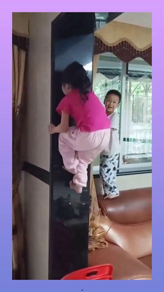小孩爬墙视频,小勇士攀爬高墙，展现勇敢与智慧