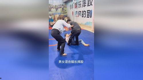 男女摔跤视频,激情碰撞！男女摔跤精彩对决瞬间回顾