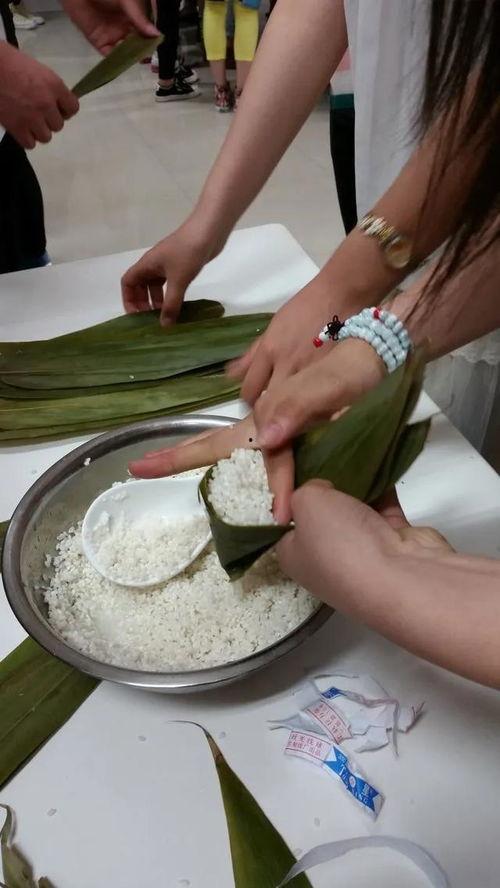 包粽子的视频