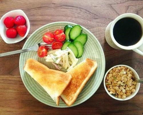 李食早餐吃黑瓜,黑瓜开启健康新篇章