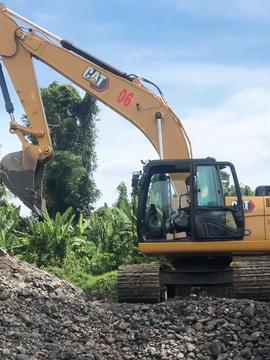 挖机挖土视频,土石翻飞现场实况