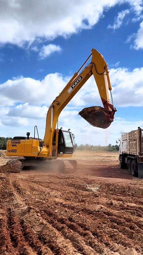 挖机挖土视频,土石翻飞现场实况
