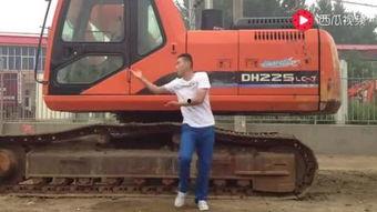 小苹果挖掘机视频